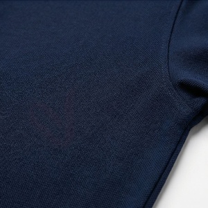 เสื้อโปโลแขนสั้นสีน้ำเงินกรมท่าสำหรับผู้ชาย ผ้าฝ้าย 100% ผ้าปิเก้ถัก สวมใส่สบาย ระบายอากาศได้ดี ทรงปกติ ดีไซน์เรียบง่าย - Product Image 5