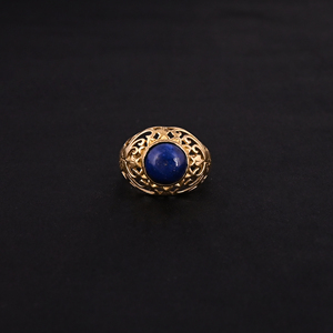 Anillo Midnight Empress con Piedra Central Redonda de Calcedonia Azul y Detalles Ornamentados para Mujer - Product Image 2