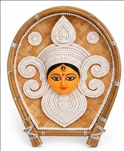 Décoration murale artisanale Durga Mata en bambou et rotin tressé, ornement festif pour la maison - Product Image 4