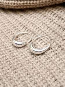 Pendientes de Aro Gruesos Minimalistas Plateados para Mujer, Pendientes Huggie Minimalistas al por Mayor - Product Image 2