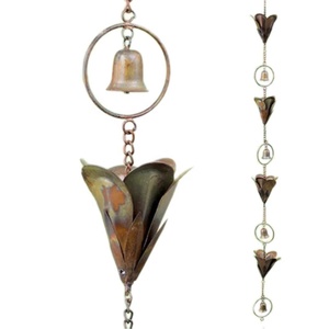 Chaîne de pluie design cloche et fleur avec finition cuivre antique pour un débit d'eau efficace et un décor de jardin élégant - Product Image 1