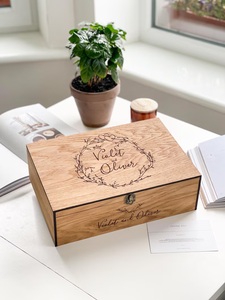 Letrero de Bienvenida Personalizado de Madera Ecológica con Grabado Láser para Mesa, Ideal para Navidad, Parejas y Aniversarios - Product Image 1