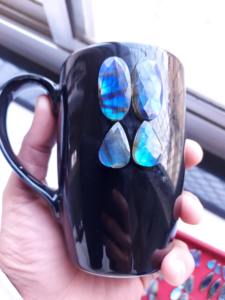 Tazas Ecológicas Personalizables con Diseño Artístico de Gemas Mixtas, Taza de Té de Diseño Premium, Opción de Regalo Personalizado, Arte Coleccionable - Product Image 6