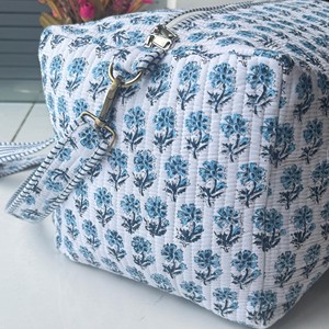Blue Floral Printed Quilted Duffle <b>Bag</b> With Zipper Closure Large Capacity <b>Weekender</b> Travel <b>Bag</b> Textile Material - Product Image 3