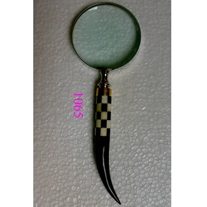 Loupe de lecture vintage style safari avec poignée en bambou sculpté foncé - Product Image 4
