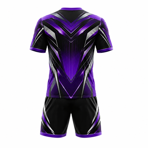 Ensemble d'uniformes de football personnalisés pour équipes – Maillot et short sublimés de qualité supérieure avec noms, numéros et marque de club personnalisés - Product Image 2