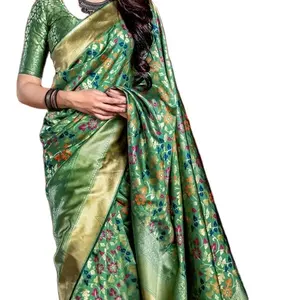 Esclusivo verde con sari di seta banarasi ricco stampato indiano ricco ricamato dorato con camicetta per il matrimonio