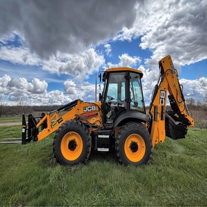 Chargeuse-pelleteuse JCB 4CX puissante avec une construction robuste, un système hydraulique efficace et une performance de creusement élevée - Product Image 2