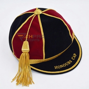 Obtenga sus gorras de rugby personalizadas. Fabricante de gorras de presentación y honoríficas con diferentes colores y borlas doradas y plateadas. - Product Image 1