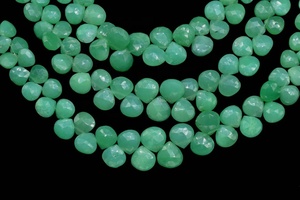 Cuentas de piedra en forma de corazón facetadas de crisoprasa verde Cuentas de crisoprasa de 8-9mm - Product Image 4