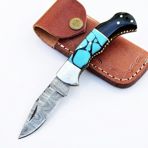 Couteau de poche pliant à verrouillage arrière en acier Damas fait main, incrustation de pierre turquoise, manche en corne noire, étui en cuir, fournisseur d'usine - Product Image 1