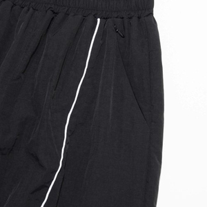 Pantalon de survêtement unisexe personnalisé en nylon, style athlétique avec passepoil, coupe large et ajustable, streetwear pour homme - Product Image 4
