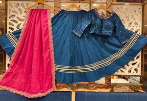 Chaniya Choli con Base de Algodón, Blusa con Mangas Largas y Adornos Delanteros y Traseros, y Dupatta de Seda Vichitra con Trabajo de Calado, Ropa Étnica Tradicional - Product Image 2