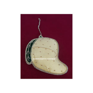 Nouvelle forme personnalisée d'ornements suspendus d'arbre de Noël en broderie Zari dorée avec tissu utilisé pour la décoration de fête de Noël - Product Image 6