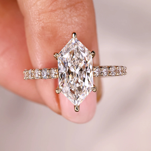 Anillo de Compromiso y Aniversario con Halo Oculto Estilo Marquesa Holandesa, Diamante Cultivado en Laboratorio de 2.45 Quilates, Chapado en Oro de 14k, Vermeil Eternity - Product Image 3