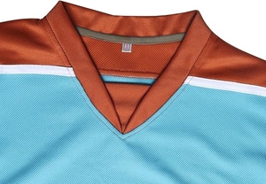 เสื้อฮอกกี้น้ำแข็งคุณภาพสูงสำหรับผู้ชาย คอวี สีเขียวอมฟ้า ส้ม ขาว ลายทาง สำหรับฝึกซ้อมและแข่งขัน ชุดทีม - Product Image 3