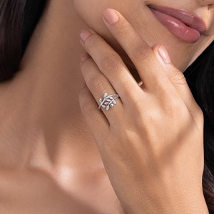 Anillo de Compromiso Romántico con Forma de Planta y Diamantes en Plata de Ley 925 para Mujer, Engaste Pavé, Corte Brillante Redondo - Product Image 1