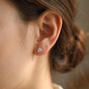 Pendientes de Diamantes Cultivados en Laboratorio con Corte Triangular, Oro Sólido de 18K, Engaste de Garra, Joyería Fina y Delicada para Uso Diario de Mujer - Product Image 2