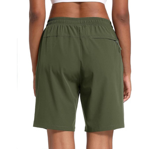 Shorts de sport pour femmes, couleur unie, taille élastique, avec poches, séchage rapide, tissu tricoté, taille mi-haute, coupe régulière, vert olive - Product Image 3