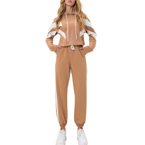 Ensemble de survêtement léger et performant pour femme, personnalisable, séchage rapide, idéal pour l'entraînement et les activités sportives en extérieur - Product Image 3