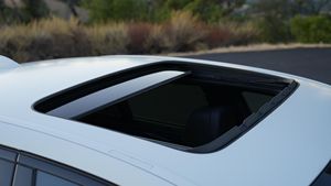 Vente sérieuse de BMW M550i xDrive berline 2023, prête à être expédiée dans le monde entier - Product Image 3