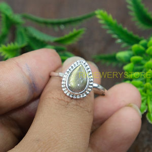 แหวนลาบราดอไรต์ทรงลูกแพร์ธรรมชาติ เงินแท้ 925 แหวนล้อมเพชรเม็ดเล็ก งานแฮนด์เมด พลอยแท้ เรียบง่าย เครื่องประดับผู้หญิง ของขวัญคริสต์มาส - Product Image 4