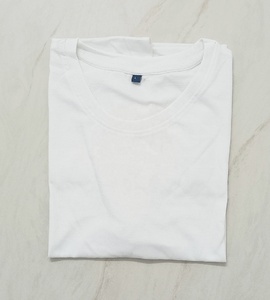 เสื้อยืด WINSTAR 140 กรัม ลายธงชาติจาเมกา One Love สำหรับผู้ชาย แขนสั้น ทรงปกติ สีขาว ผลิตจากผ้าฝ้ายผสมที่เป็นมิตรต่อสิ่งแวดล้อม ระบายอากาศได้ดี - Product Image 2