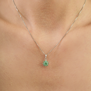 Pendentif miniature en émeraude naturelle, pierre de naissance de mai, en argent sterling 925, pour femme, bijoux pour occasions spéciales - Product Image 2