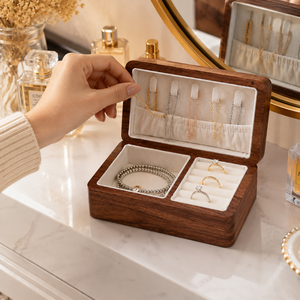 Boîte à bijoux en bois de noyer faite à la main pour femmes |   Étui de rangement pour bijoux de voyage |   Boîte de rangement pour bagues, boucles d'oreilles et colliers, cadeau pour demoiselle d'honneur - Product Image 4