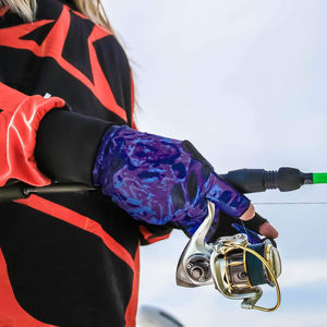 Guantes de pesca flexibles con diseño sin dedos, tela de malla transpirable y agarre texturizado para manipular cañas y carretes de pesca durante todo el día. - Product Image 5