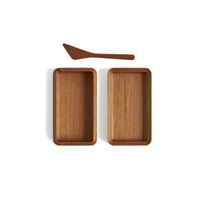 Plateau à beurre carré en bois avec couteau, design incroyable, couleur bois naturel, pour table à manger. - Product Image 1