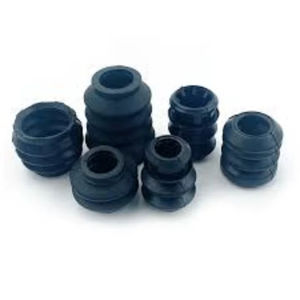 Composants en caoutchouc de qualité supérieure pour remplacer les protections de pinces d'étrier usées, qui protègent les broches des impuretés et de l'humidité. - Product Image 1