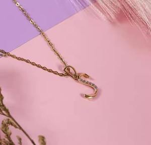 Collar con Colgante de Letra Inicial S Personalizado, Chapado en Rodio, Plata 925, Diamantes, Alfabeto, Lujoso, Moderno, para Boda - Product Image 3