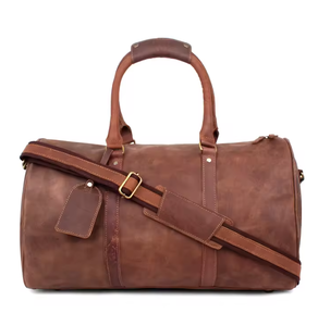 Sac de voyage en cuir véritable, fabriqué avec des matériaux de qualité supérieure, offre durabilité et un toucher luxueux, intérieur spacieux. - Product Image 5