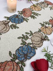 Chemin de table artisanal en tissu oriental, forme irrégulière, motif floral turquoise, style luxueux, écologique, durable, léger, napperons et sous-plats - Product Image 5