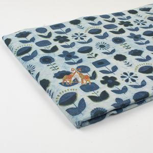 Tissu indien 100% coton doux, imprimé Dabu, résistant à la boue, imprimé à la main, imprimé au bloc, couleur bleue, pour chemises et costumes - Product Image 6