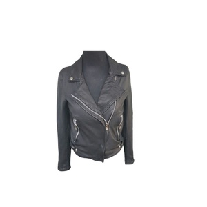 Veste en cuir de vache pour femmes, courte, d'hiver, pour moto, lavée à l'animal, écologique, design dos nu, fermeture éclair, décoration logo - Product Image 1