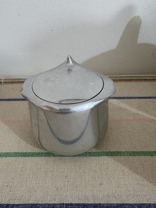 Azucarera y lechera de aluminio Picquot Ware: Diseño inglés de los años 50 - Product Image 1