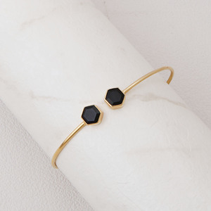 กำไลข้อมือเปิดประดับพลอยออนิกซ์สีดำ ชุบทอง 18K ปรับขนาดได้ ดีไซน์ทันสมัย เรียบหรู ของขวัญสำหรับเธอ - Product Image 3