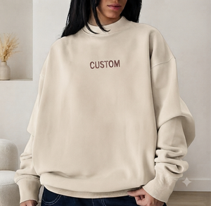 เสื้อสเวตเชิ้ตสตรีทแวร์คอเต่าทรงโอเวอร์ไซส์สีเบจ แขนยาวแบบดรอปโชว์เดอร์ ปักลายตัวอักษร พิมพ์ลาย ผ้าถักนิตติ้ง ผ้าฝ้าย สำหรับฤดูหนาว - Product Image 1