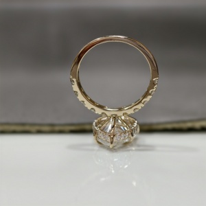 Anillo de Compromiso con Diamante Cultivado en Laboratorio de 8 Quilates, Corte Pera, Engaste de Garras, Oro de 14K, con Certificado IGI, para Aniversario o Boda - Product Image 6