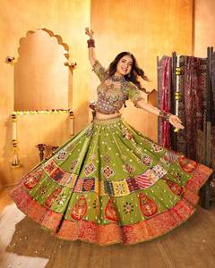 Lehenga Choli traditionnel indien pakistanais pour femmes, vert, brodé, longueur au sol, coupe ample, tenue de mariage - Product Image 1