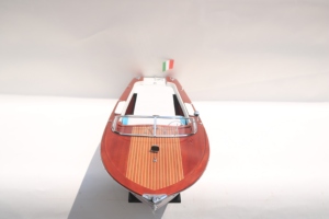 Lancha Rápida Riva Olympic de Madera Hecha a Mano - Modelo de Yate Italiano Clásico de Lujo para Decoración de Hogar u Oficina - Product Image 3