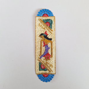 Aimant de réfrigérateur en cuir Wayang Kulit indonésien fait main, couronne bleue, souvenir culturel traditionnel, décoration pour la maison - Product Image 1
