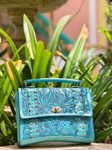 Nouveauté 2026 : Sac à main bandoulière en cuir véritable 100% pour femme, motif floral sculpté à la main par un designer - Product Image 3