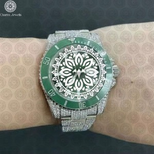 Montre de luxe en acier inoxydable avec diamants Moissanite, fabriquée en Inde, pour usage quotidien, professionnel ou décontracté, en vente - Product Image 4