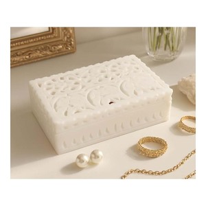 Boîte à bagues de sculpture en marbre faite à la main 7.5x10 cm finition polie rectangulaire pour le stockage de cadeaux de bijoux de la Saint-Valentin Logo personnalisé - Product Image 2