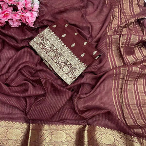 Sari en soie Dola indien, élégant, raffiné, magnifique, fait main, exclusif, avec chemisier ethnique tendance et élégant. - Product Image 1