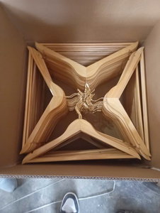 Perchas de Madera Resistentes para Trajes, Perchas de Madera Maciza de Primera Calidad para Ropa, Exhibición para Hoteles y Comercios Minoristas, OEM - Product Image 4