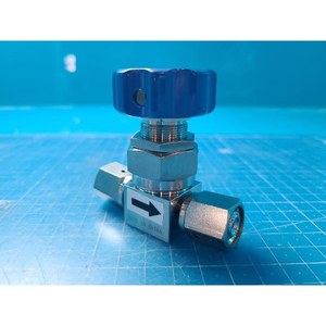 Vanne à diaphragme pneumatique KITZ-SCT 316L 10K-1/4 EP KD 08024360, utilisée comme pièce détachée pour équipement semi-conducteur Legacy - Product Image 2